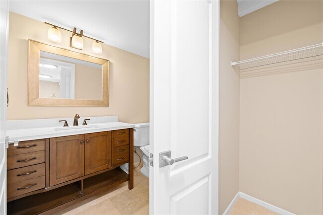 Building Photo - 3900 Galt Ocean Dr