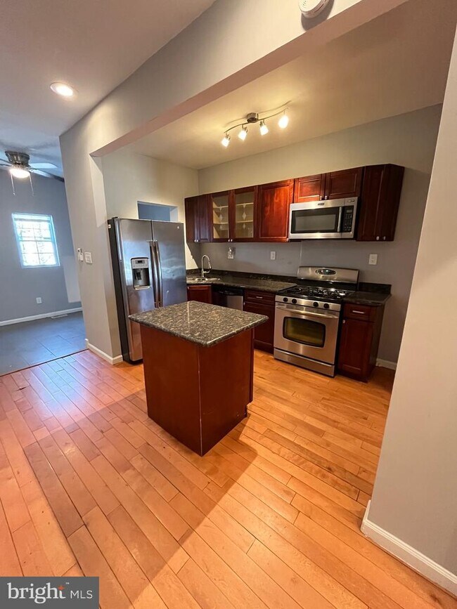 Building Photo - 1428 Montello Ave NE