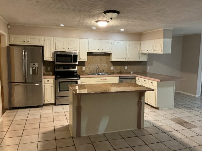 Foto del edificio - 402 Oakhill Cir