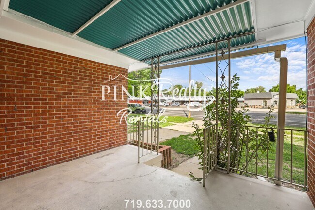 Foto del edificio - 2112 Templeton Gap Rd