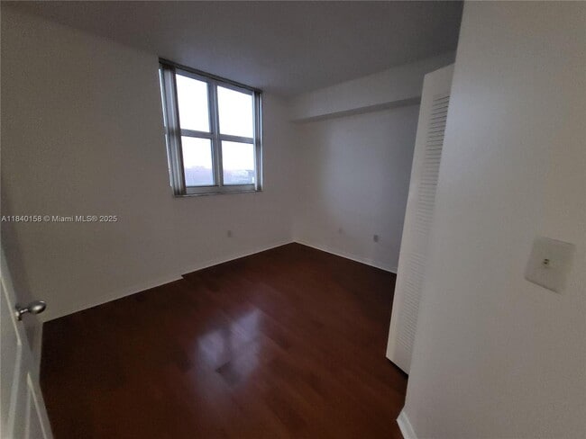 Foto del edificio - 5077 NW 7th St