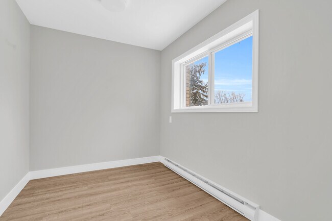 Building Photo - 3 Bedroom - Hamilton St