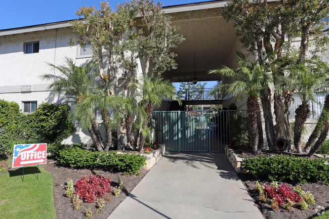 Building Photo - The Californian Apartments