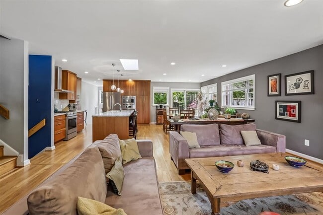 Building Photo - Amazing 5BR/3BA Home in Bethesda,MD - Ready early July!