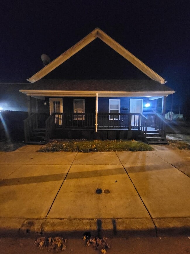 Building Photo - 804 Xenia Ave