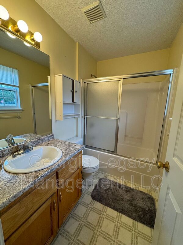 Building Photo - 3018 Old Maysville Rd