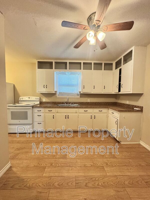 Foto del edificio - 212 Windham St