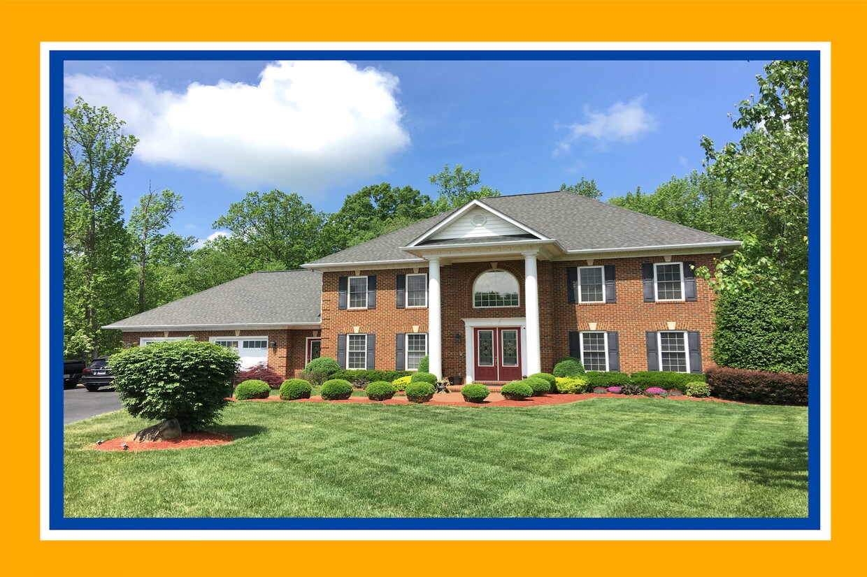 Foto principal - 8411 Broadmore Ln