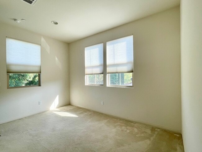 Building Photo - 147 Bright Poppy