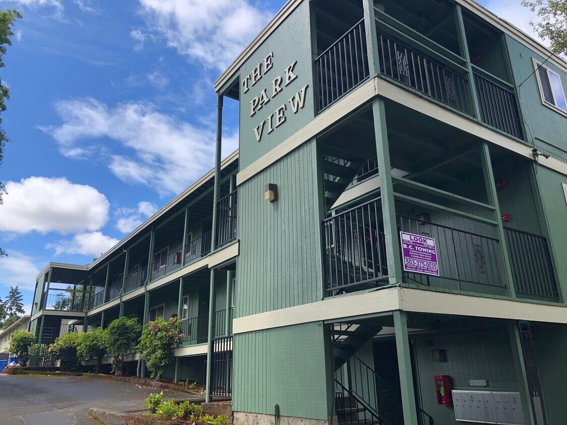 Primary Photo - Two Bedroom Apartment Close to Willamette ...