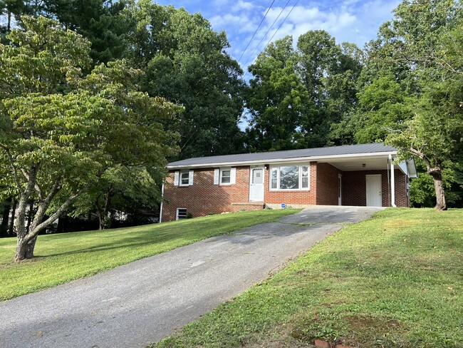 Building Photo - 112 Evergreen Rd