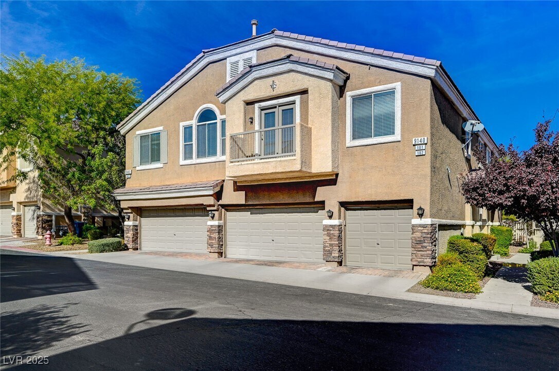 Foto principal - 9140 Forest Willow Ave