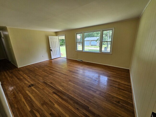 Building Photo - Prince George 4BR/2BA Home, Available Imme...