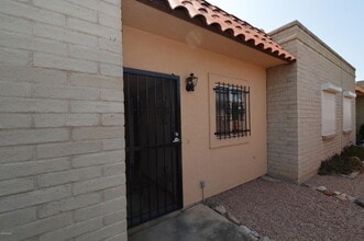 Building Photo - 731 S Pantano Pkwy