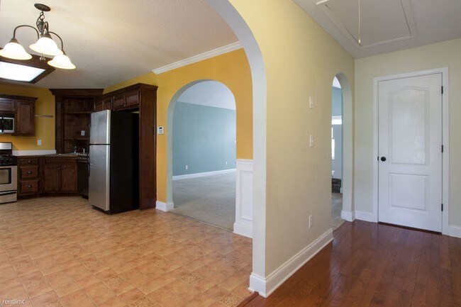 Building Photo - 496 Township Ct