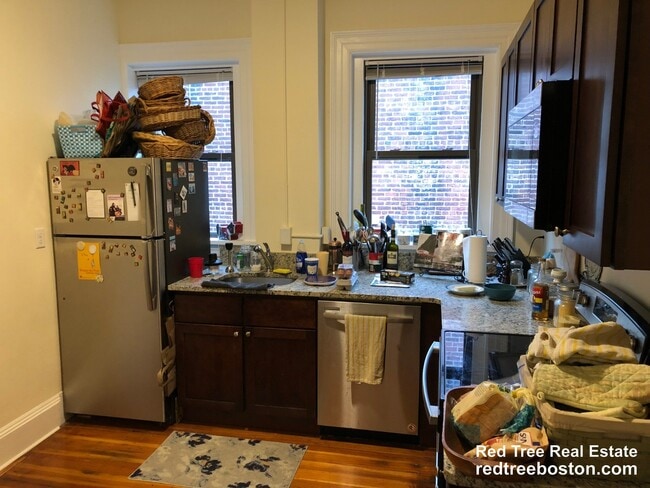 Building Photo - 1463 Beacon St