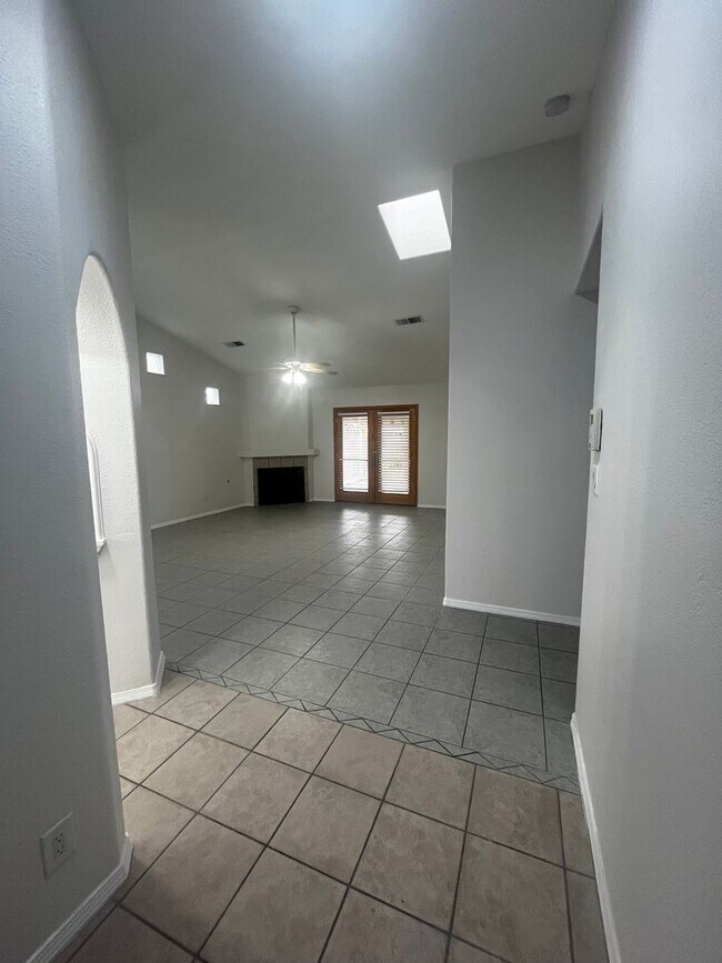 Foto del edificio - COMING SOON Newly Renovated 3 Bedroom 2 Bedroom Home