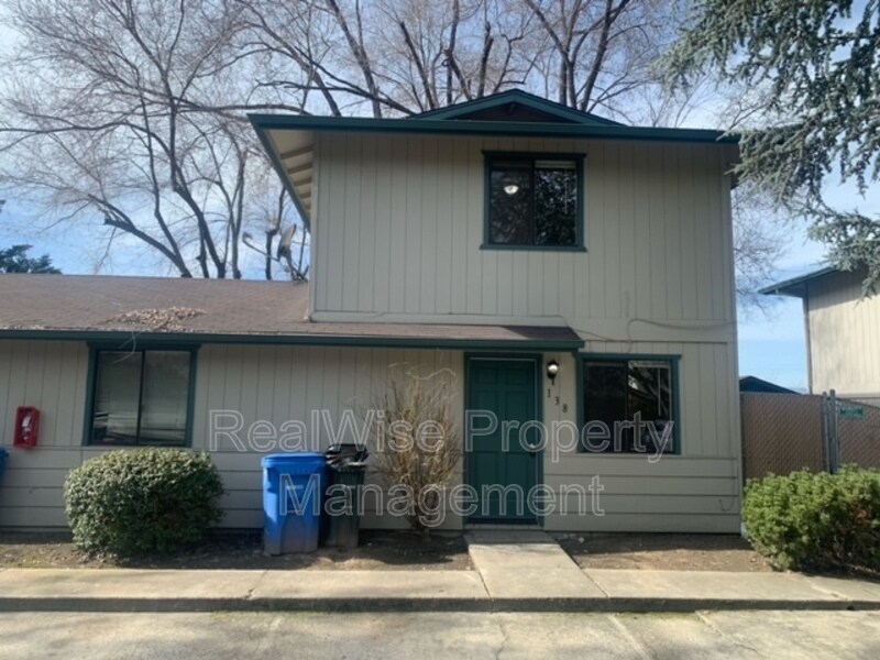 Primary Photo - 138 Southridge Way