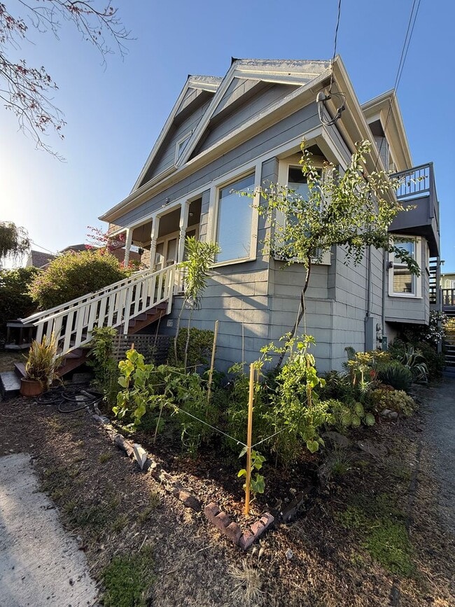 Building Photo - 720 44th St