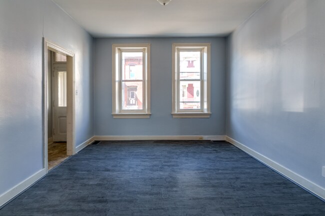 Building Photo - 422 N 7th St