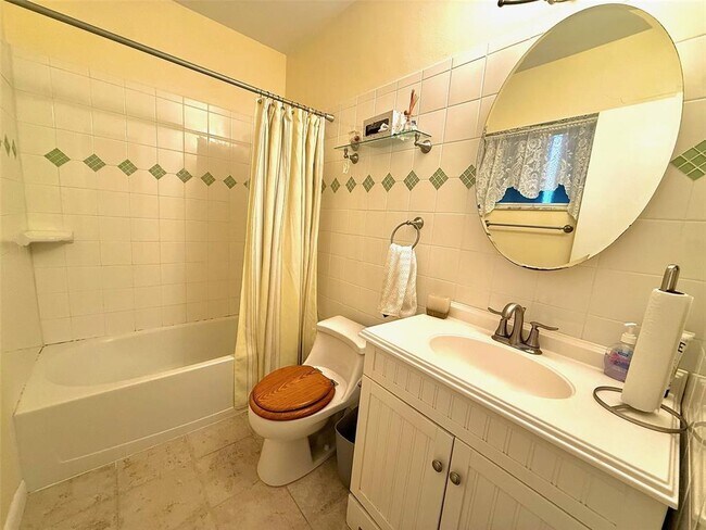 Foto del edificio - 3240 NE 16th St