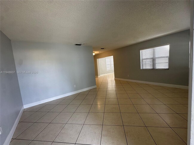 Foto del edificio - 7860 SW 16th St