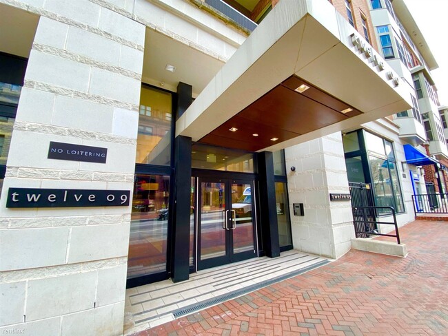 Building Photo - 1209 N Charles St