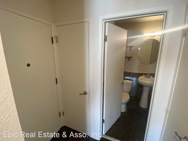 Foto del edificio - 1 br, 1 bath House - 545 Duncan St, Apt 1