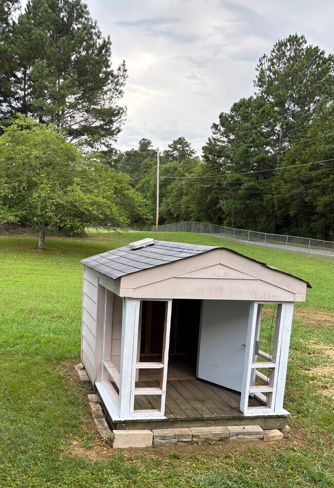 Foto del edificio - 11524 McGhee Rd