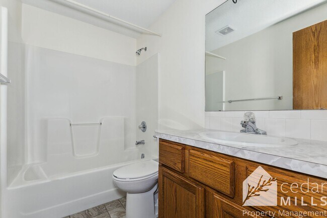 Building Photo - Wonderful Split Level Home in North Wichita