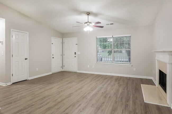 Building Photo - 2008 Briar Ridge Way SW