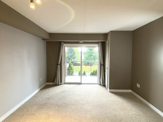 Salon - 19 Waterford Dr