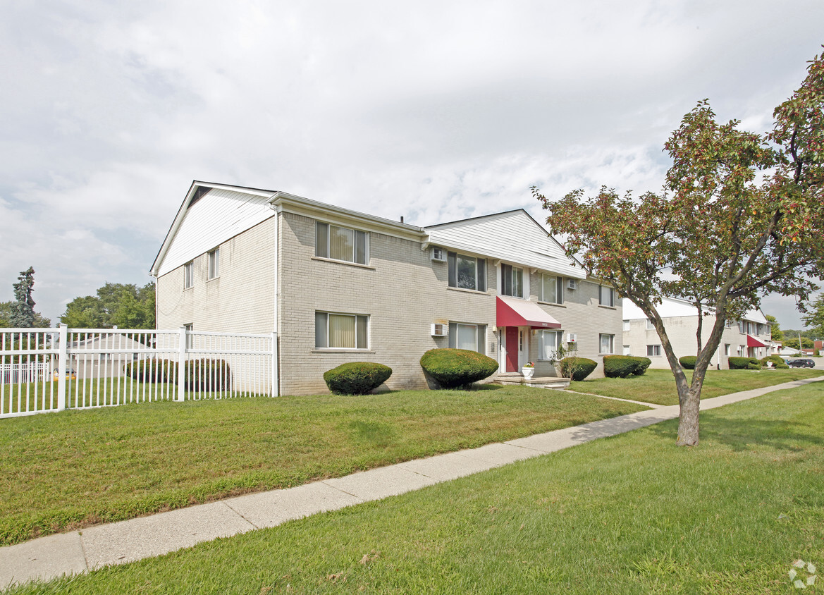 Primary Photo - Rosewood Manor Apartments