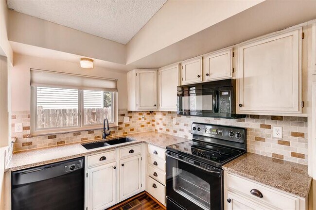 Foto del edificio - 2442 Dawn Ct