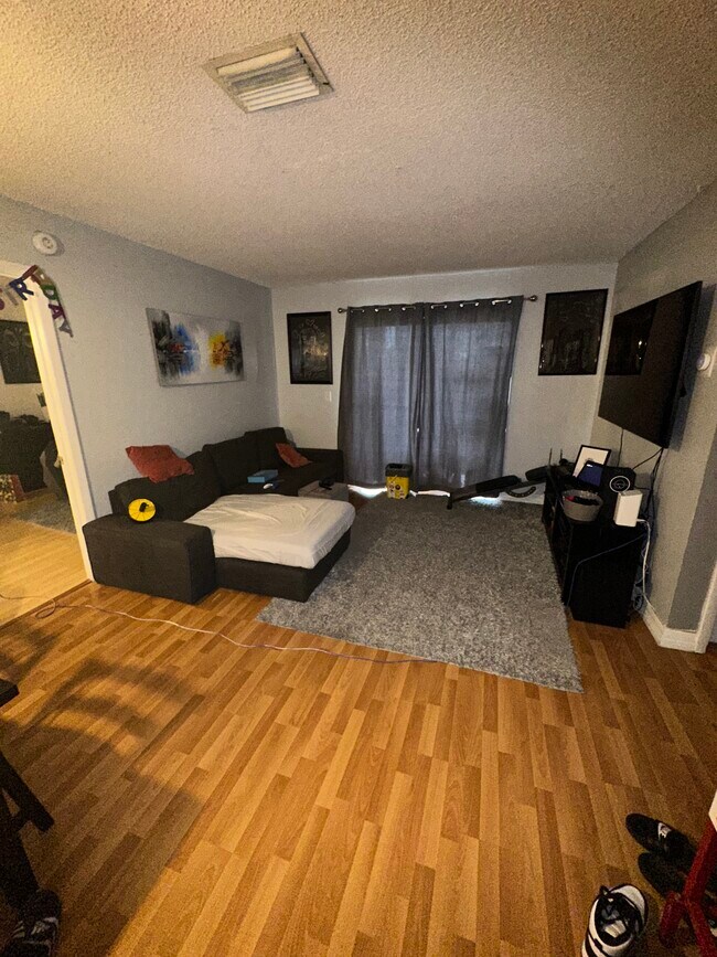 Foto del edificio - 10035 Winding Lake Rd