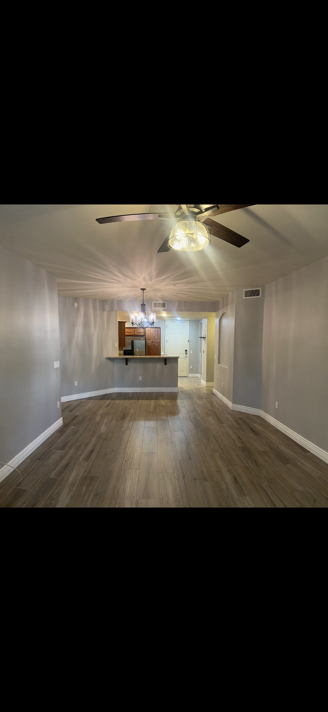 Building Photo - 5450 E Deer Valley Dr