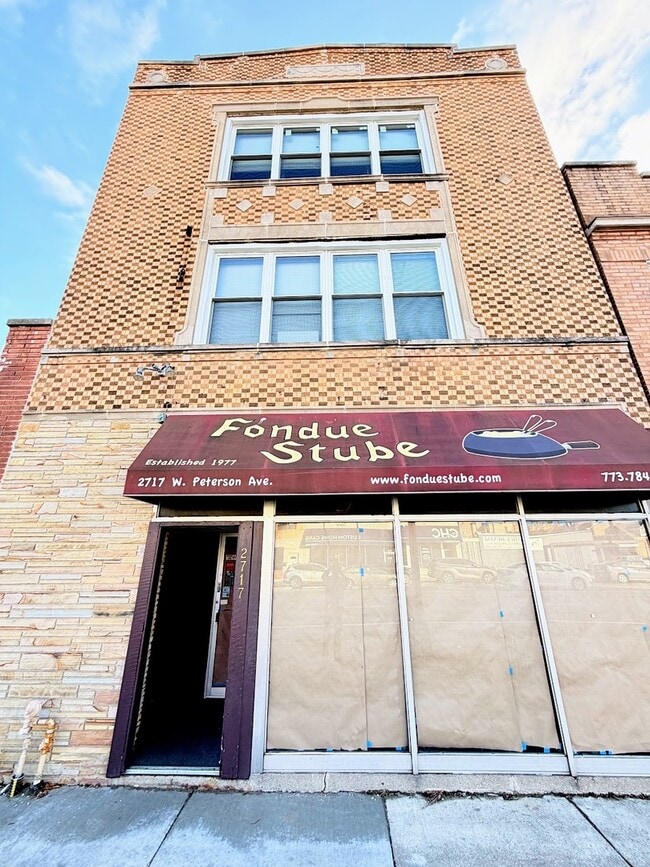 Building Photo - 2717 W Peterson Ave