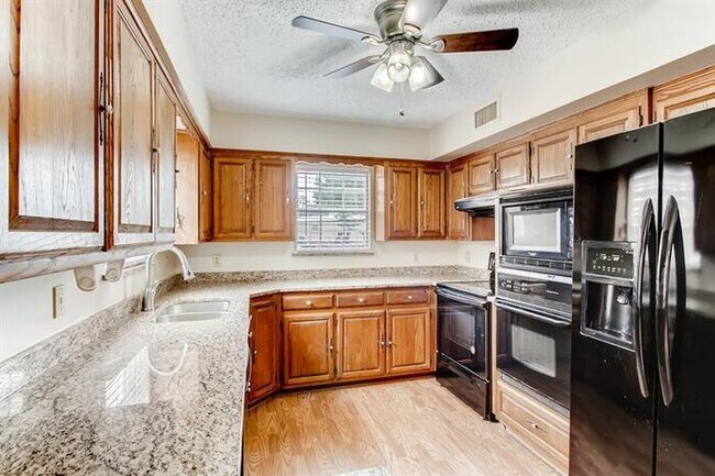 Building Photo - 1586 Stainback Rd, Red Oak, TX, 75154