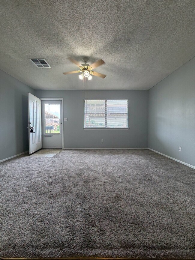 Building Photo - 2204 Shenandoah Dr