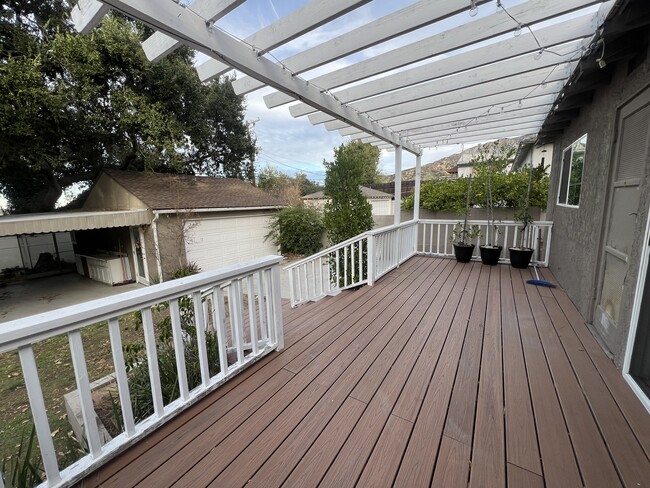 Building Photo - 9831 Cabanas Ave