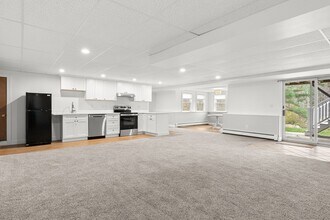 Building Photo - 10 Deer Hill Farm Rd