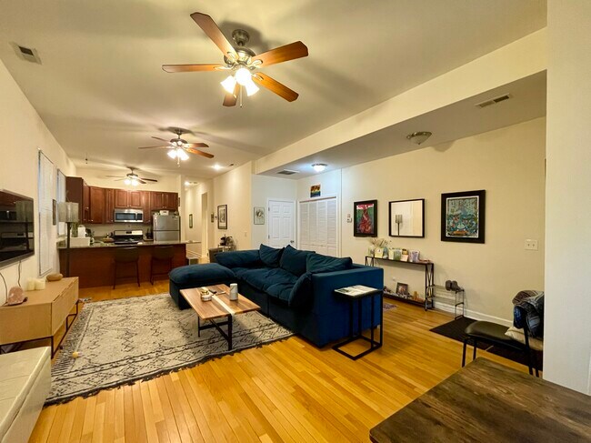 Foto del edificio - 2620 W Armitage Ave