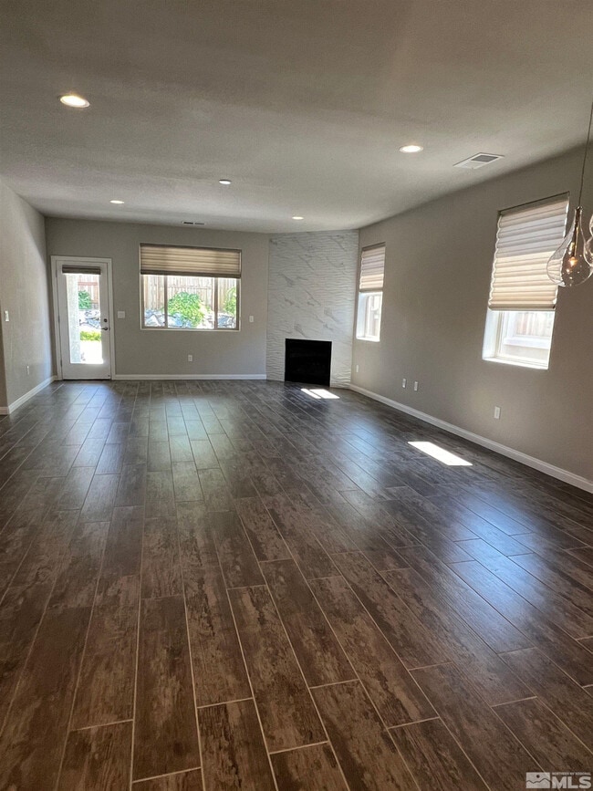 Foto del edificio - 774 Sweet Briar Ln