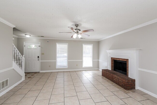 Building Photo - 10156 Phillips Dr