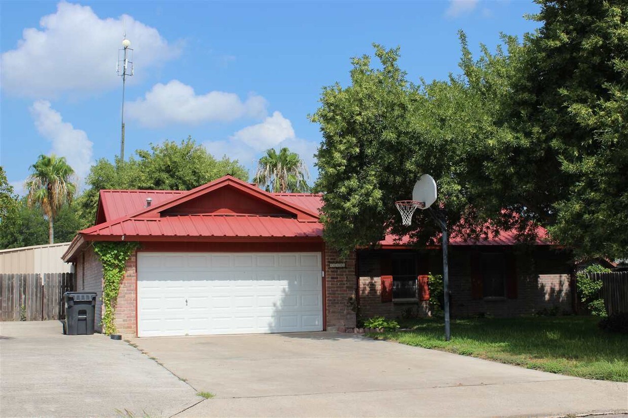 Primary Photo - 100 Espuela Dr