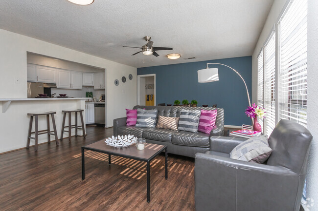 4BR, 2BA - 1214SF - The Redland Apartments