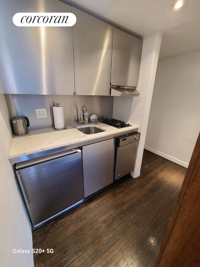 Building Photo - 396 Bleecker St