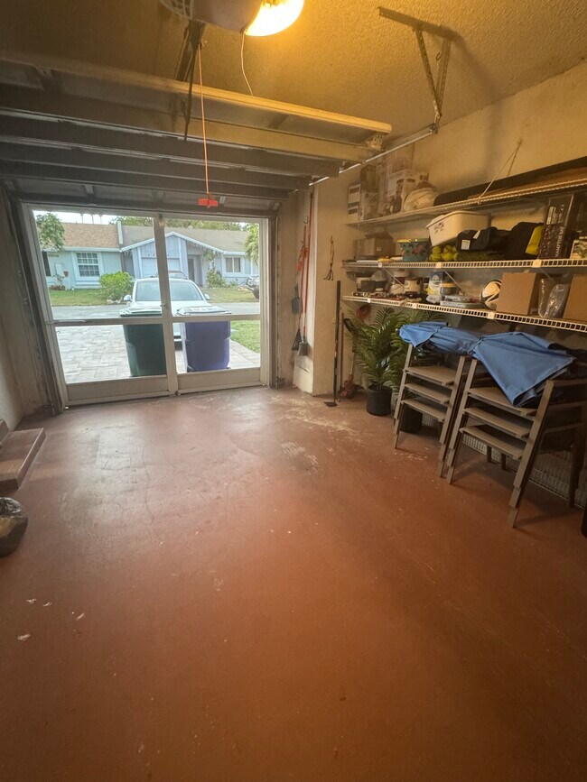 Building Photo - 5482 Lakewood Cir S