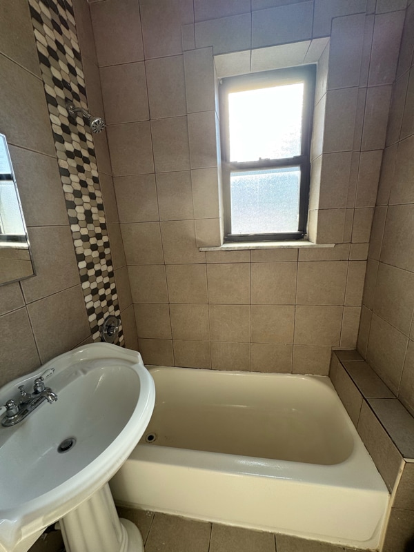 Foto del edificio - 210 Roseville Ave