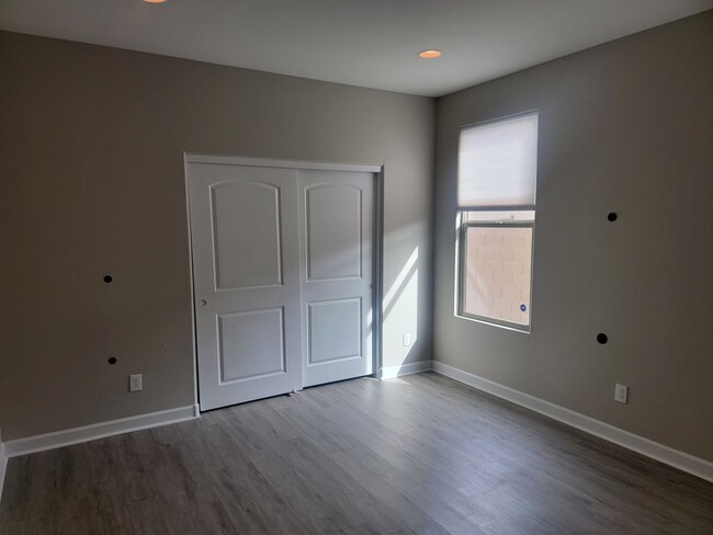Foto del edificio - beautiful home 5b 3 bath home with den